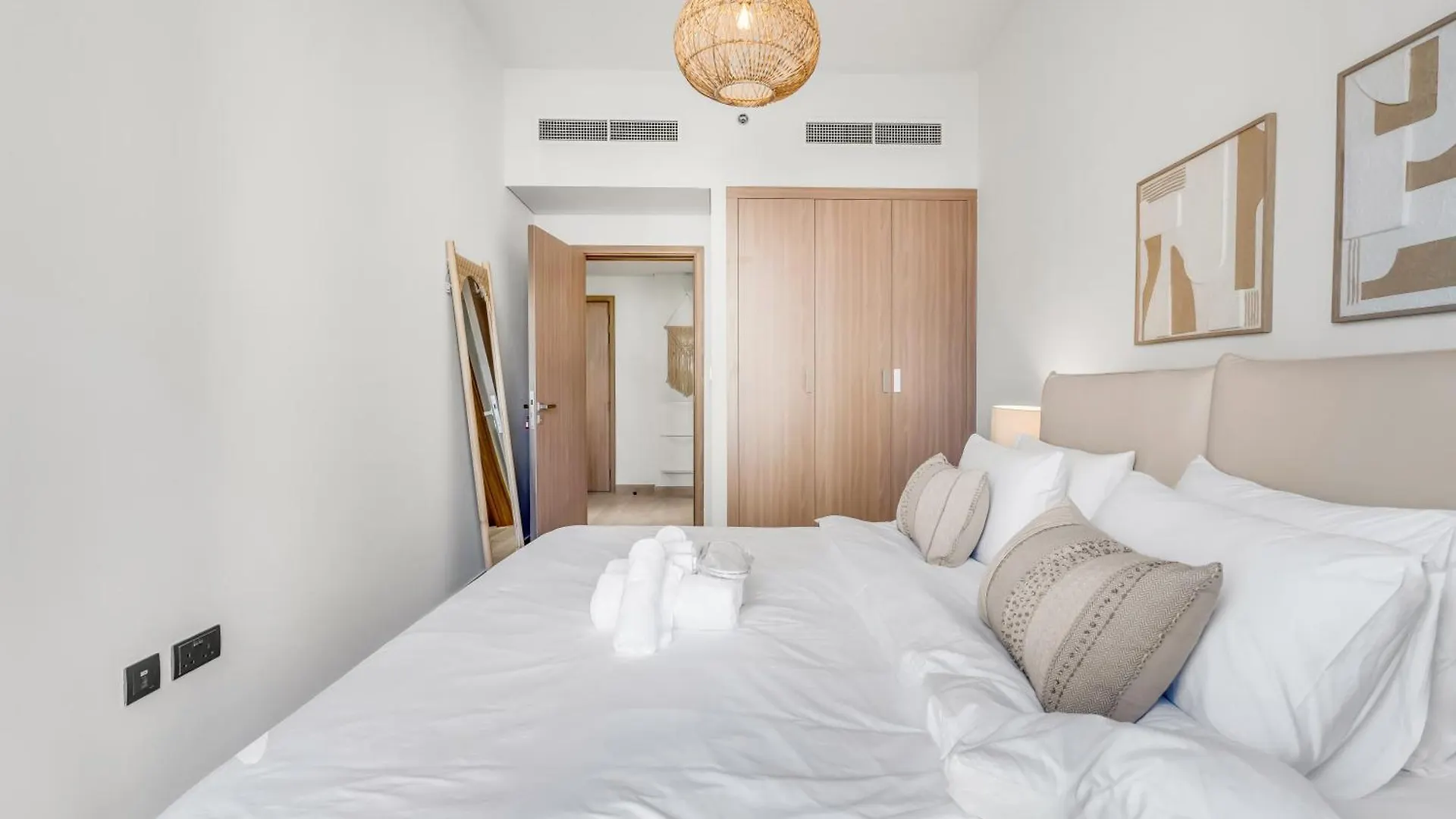 Elegant 1-Bedroom Home In Dubaj