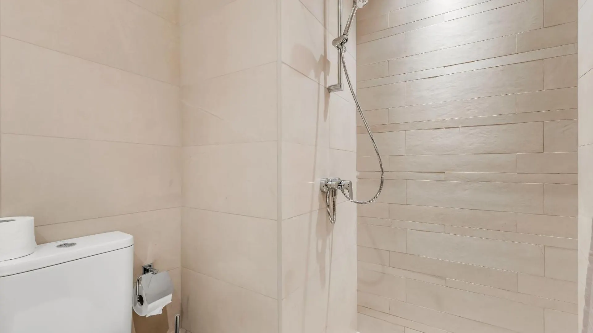 Elegant 1-Bedroom Home In Dubai 0*,