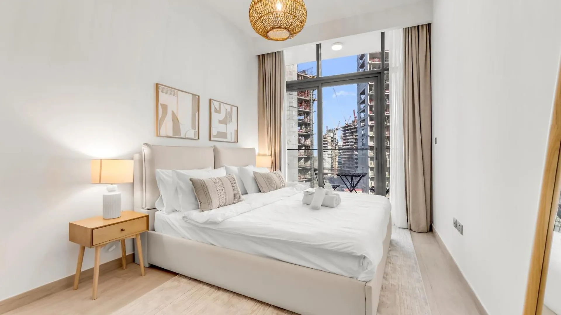 Apartment Elegant 1-Bedroom Home In Dubai