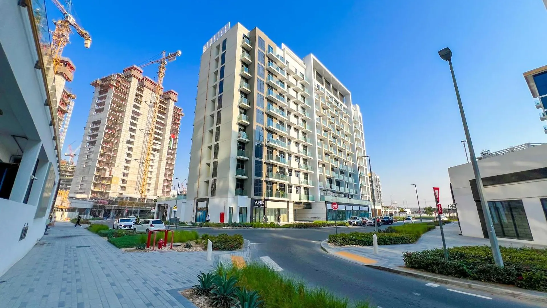 Elegant 1-Bedroom Home In Dubai 0*,  United Arab Emirates